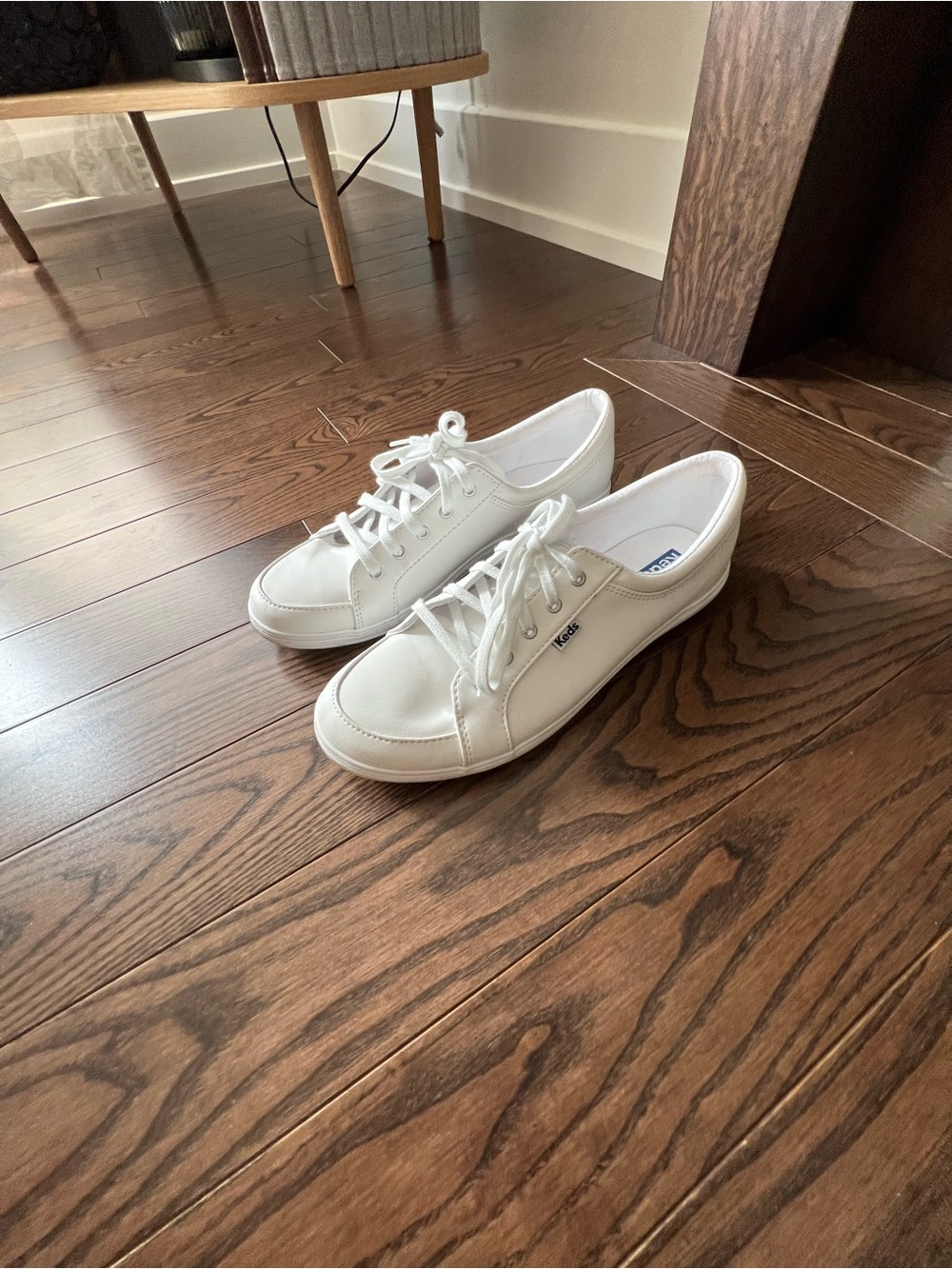 Keds White Low-Profile Leather Lace-Up Sneakers size 8